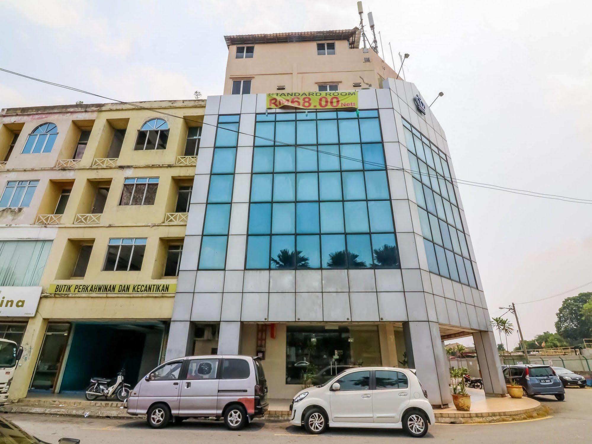 Oyo 447 Comfort Hotel Meru Klang Bagian luar foto