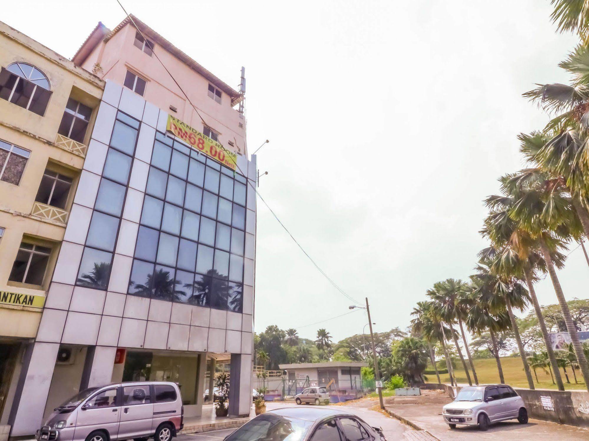 Oyo 447 Comfort Hotel Meru Klang Bagian luar foto