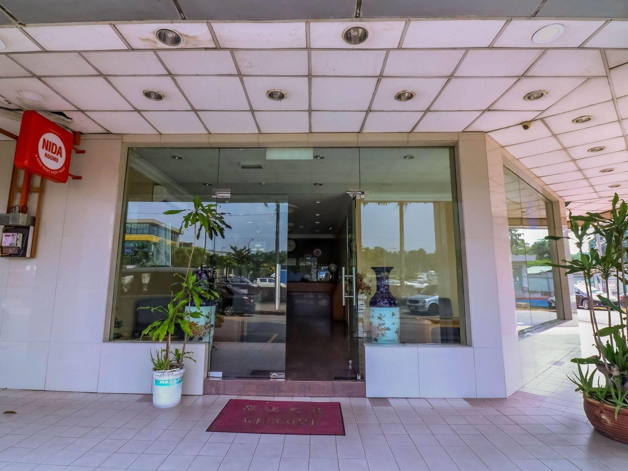 Oyo 447 Comfort Hotel Meru Klang Bagian luar foto