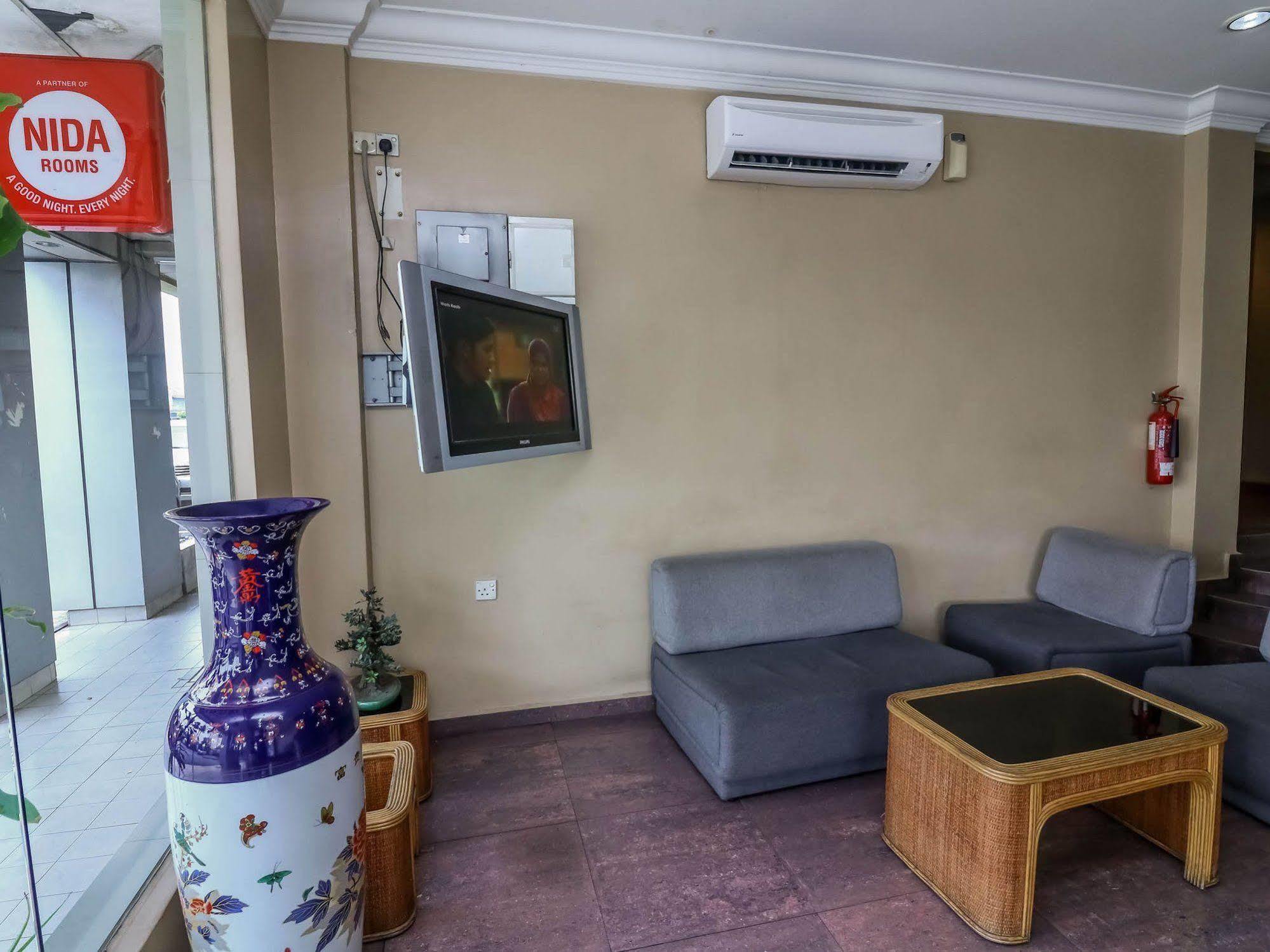 Oyo 447 Comfort Hotel Meru Klang Bagian luar foto