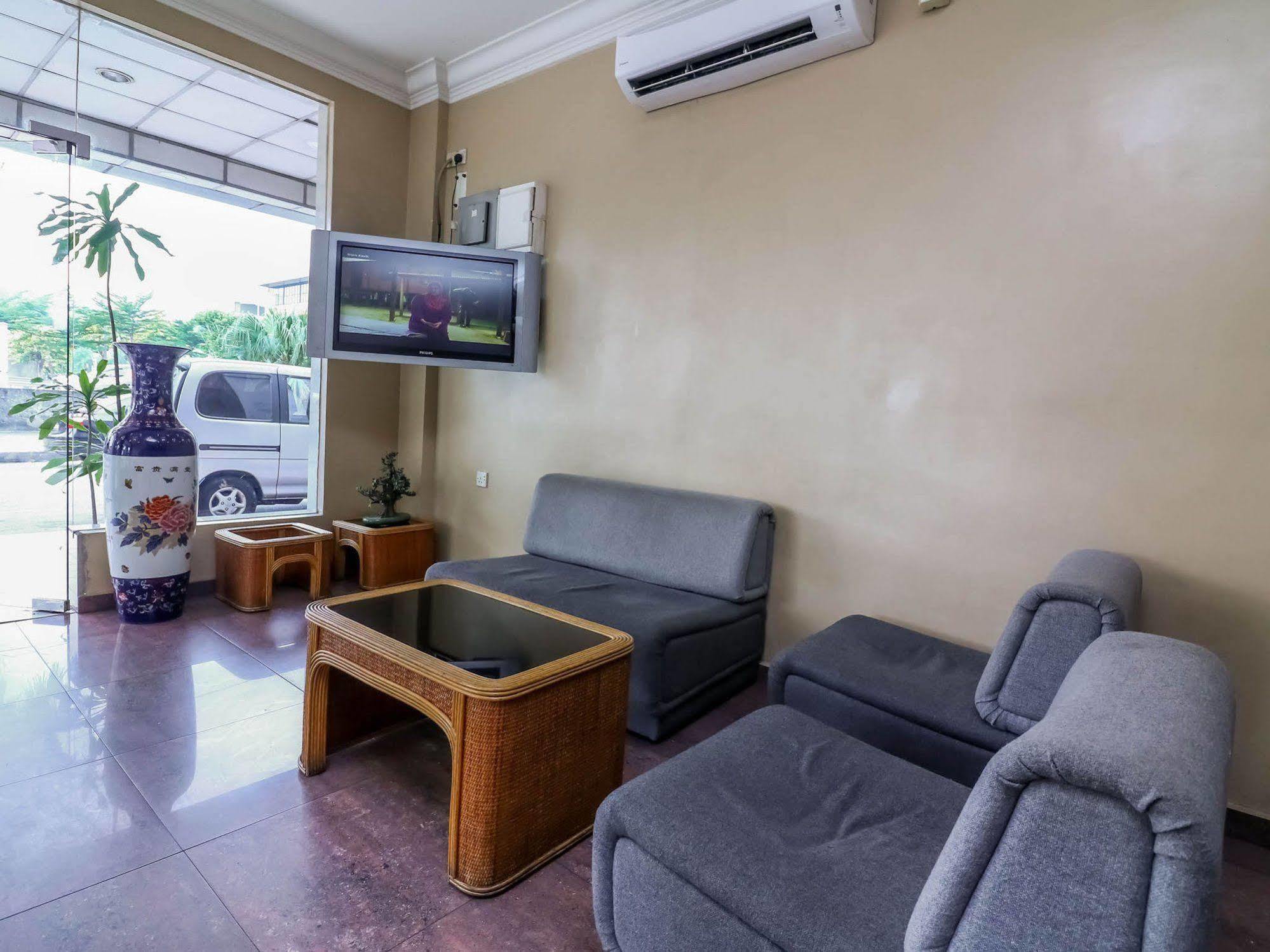 Oyo 447 Comfort Hotel Meru Klang Bagian luar foto