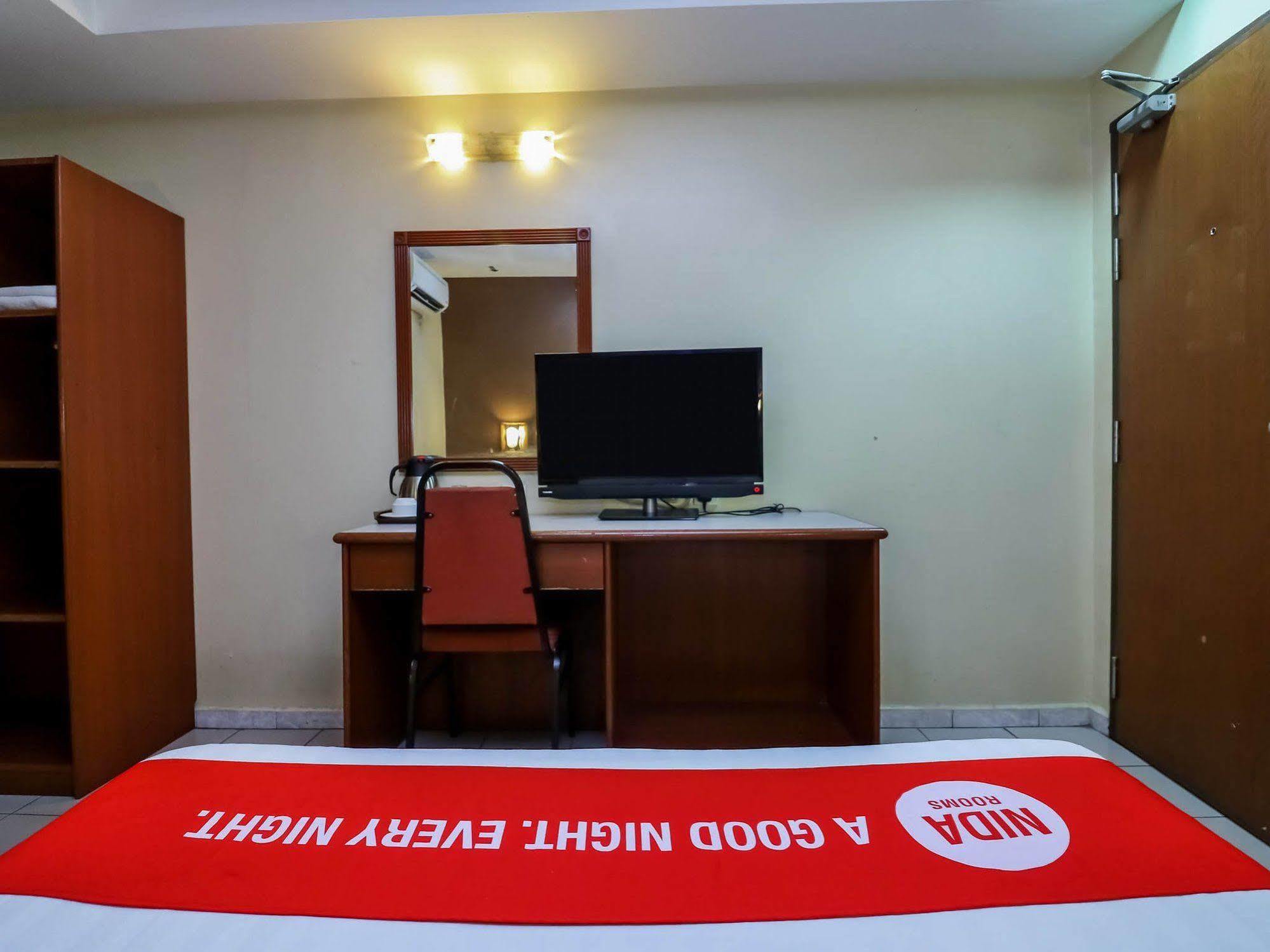 Oyo 447 Comfort Hotel Meru Klang Bagian luar foto