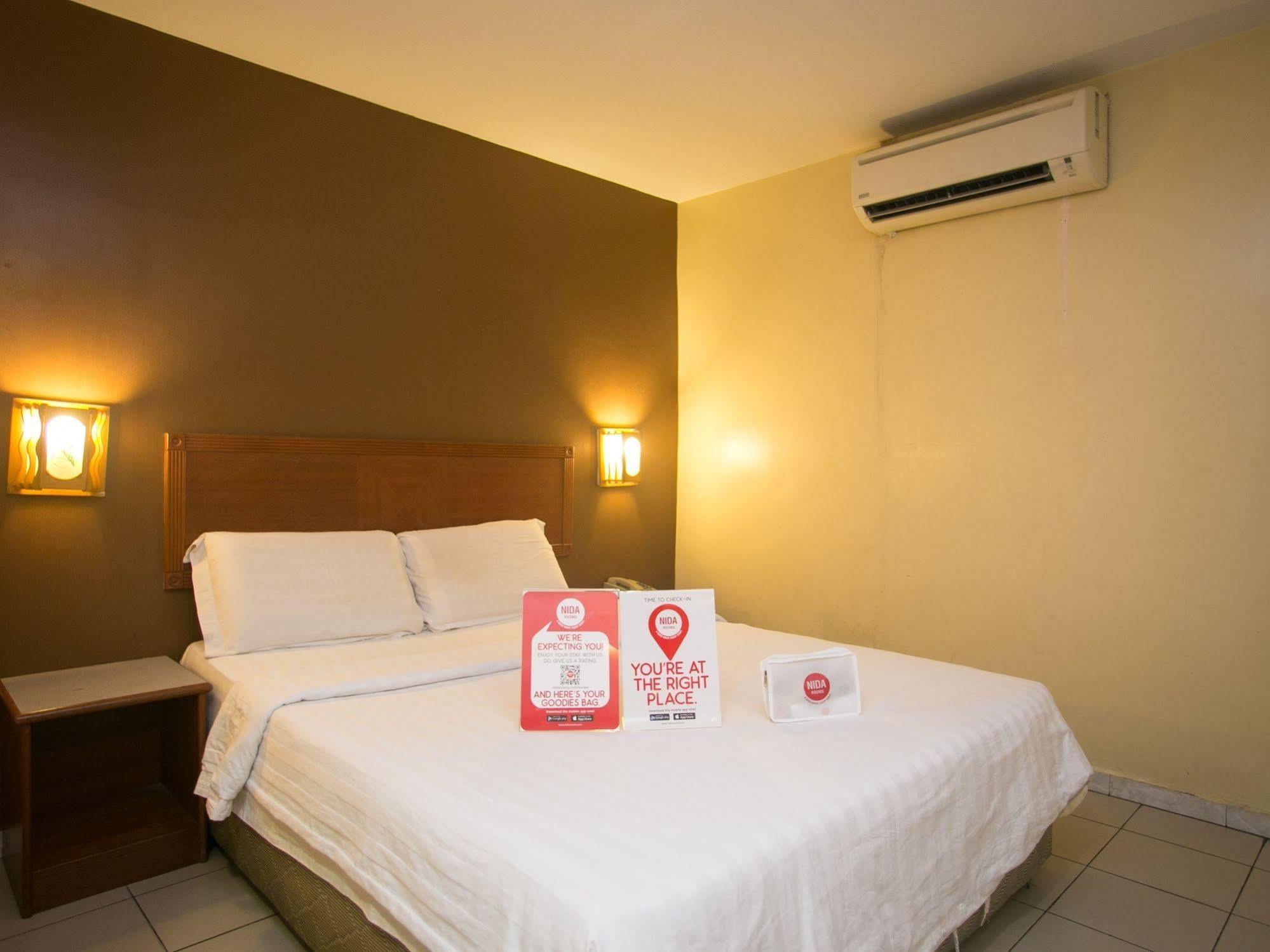 Oyo 447 Comfort Hotel Meru Klang Bagian luar foto