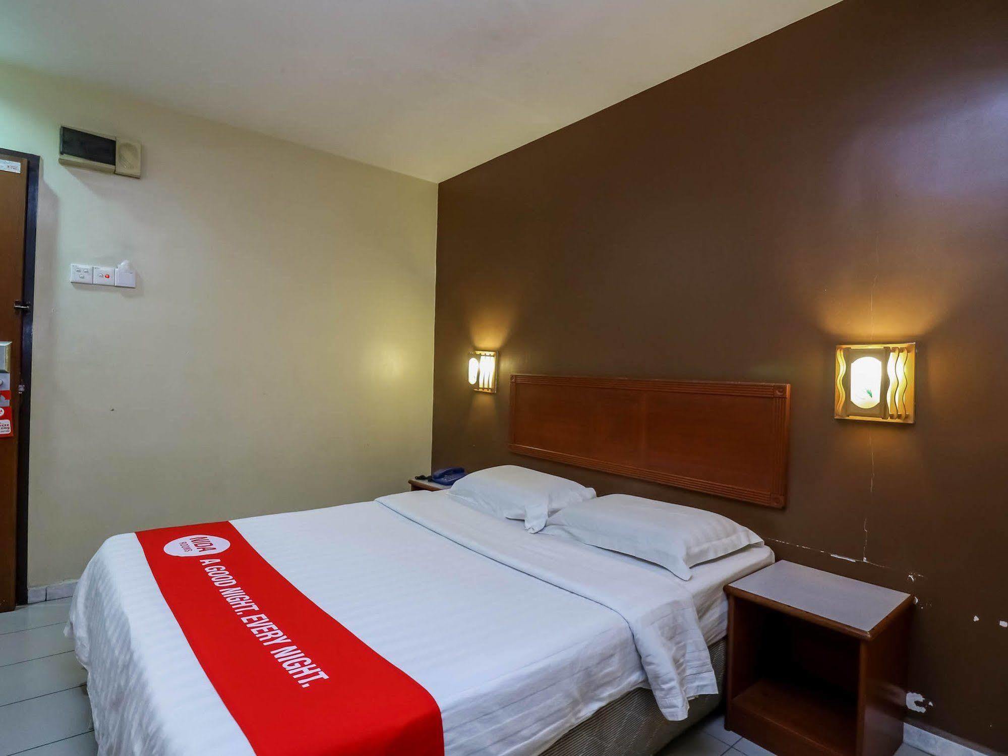 Oyo 447 Comfort Hotel Meru Klang Bagian luar foto