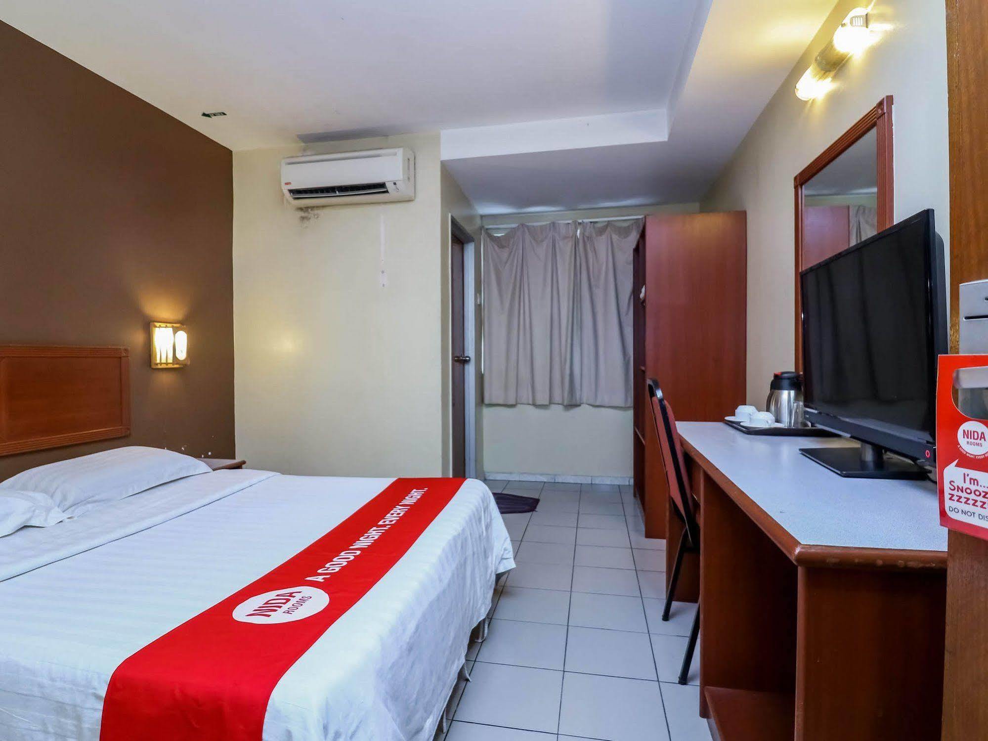 Oyo 447 Comfort Hotel Meru Klang Bagian luar foto