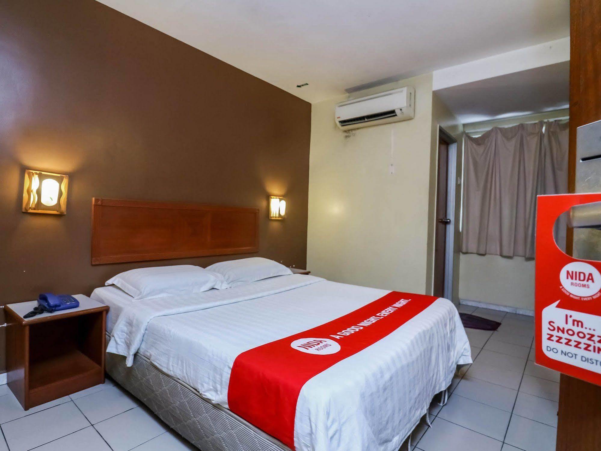 Oyo 447 Comfort Hotel Meru Klang Bagian luar foto