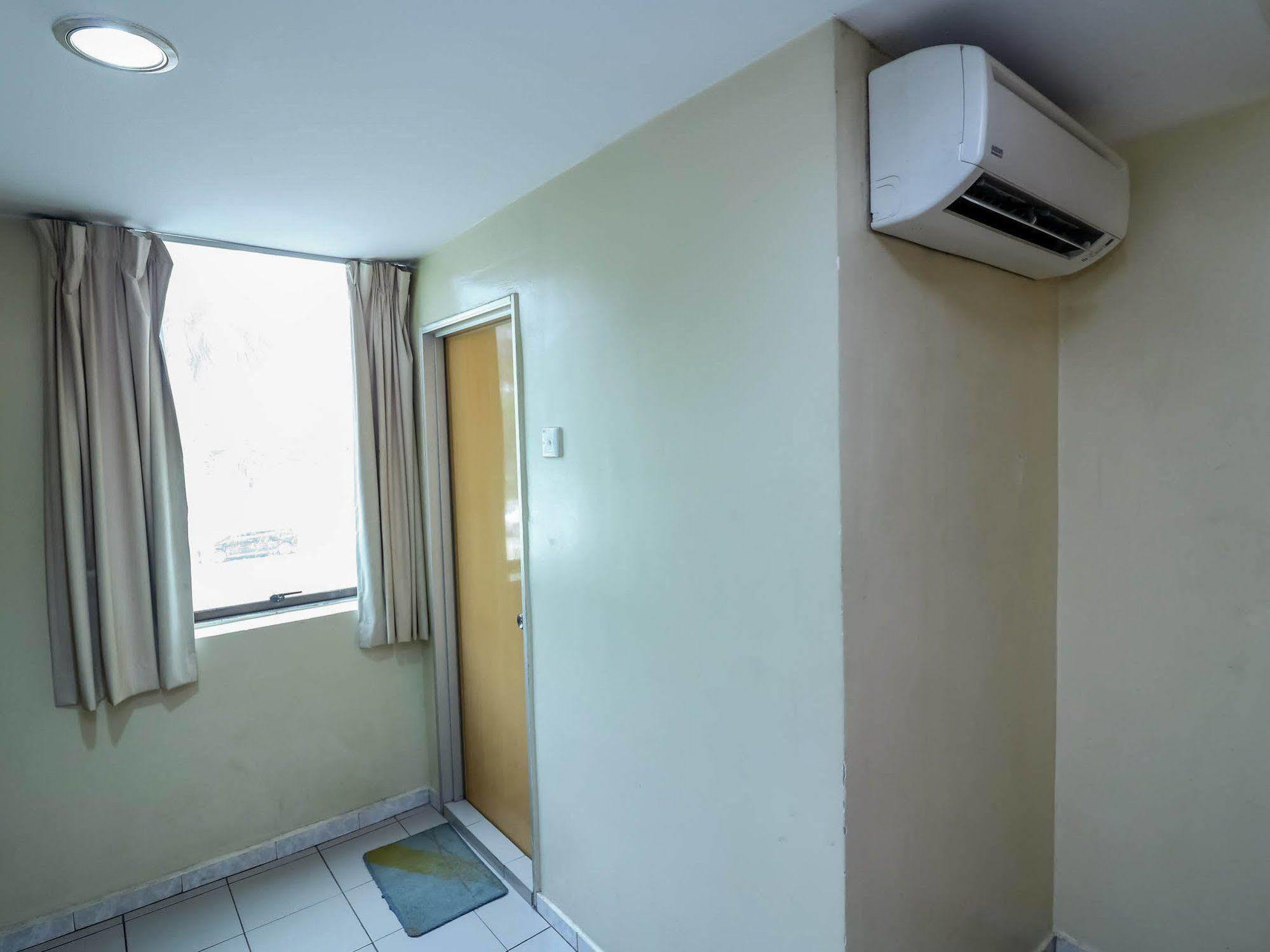Oyo 447 Comfort Hotel Meru Klang Bagian luar foto