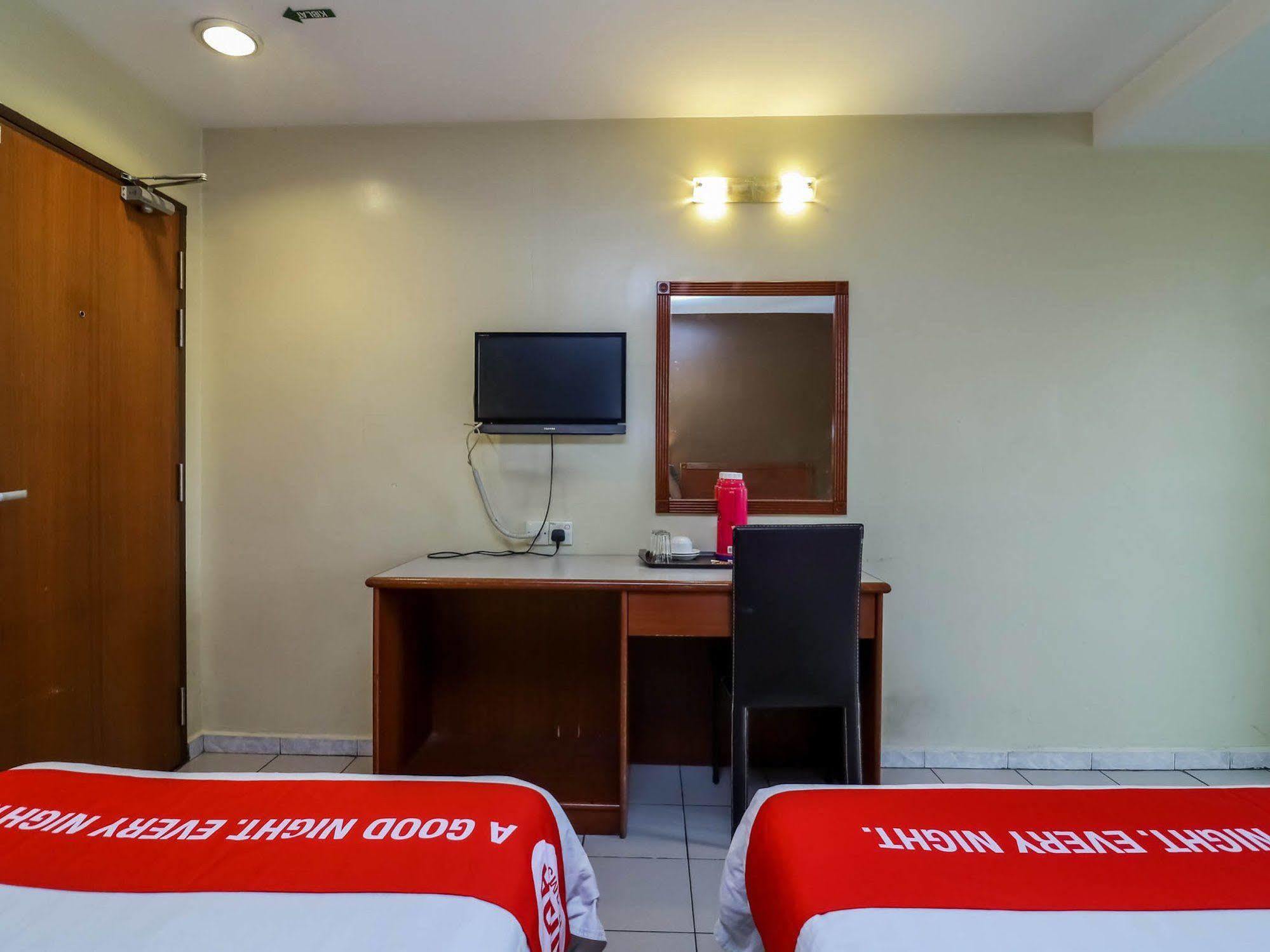 Oyo 447 Comfort Hotel Meru Klang Bagian luar foto