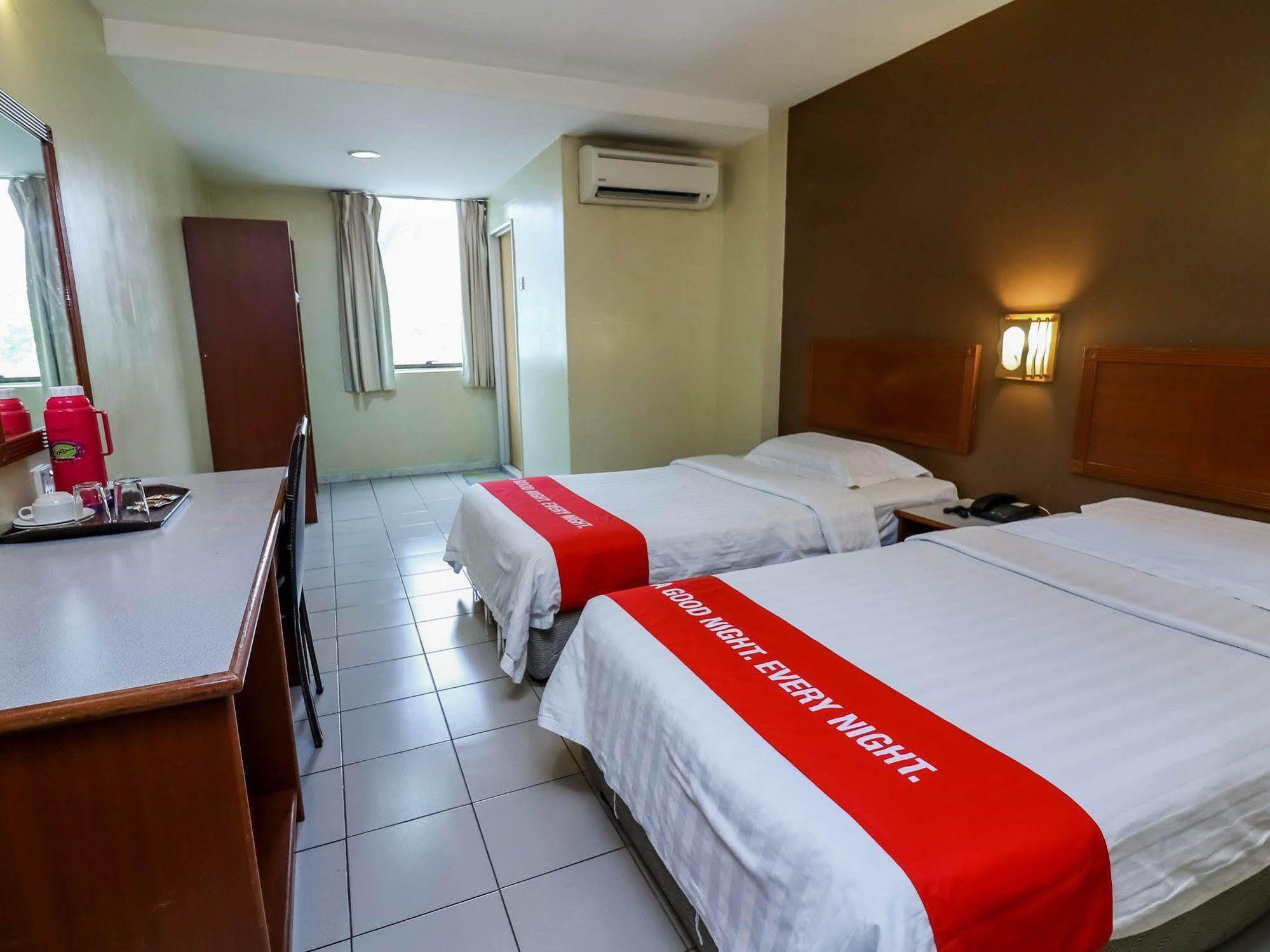 Oyo 447 Comfort Hotel Meru Klang Bagian luar foto