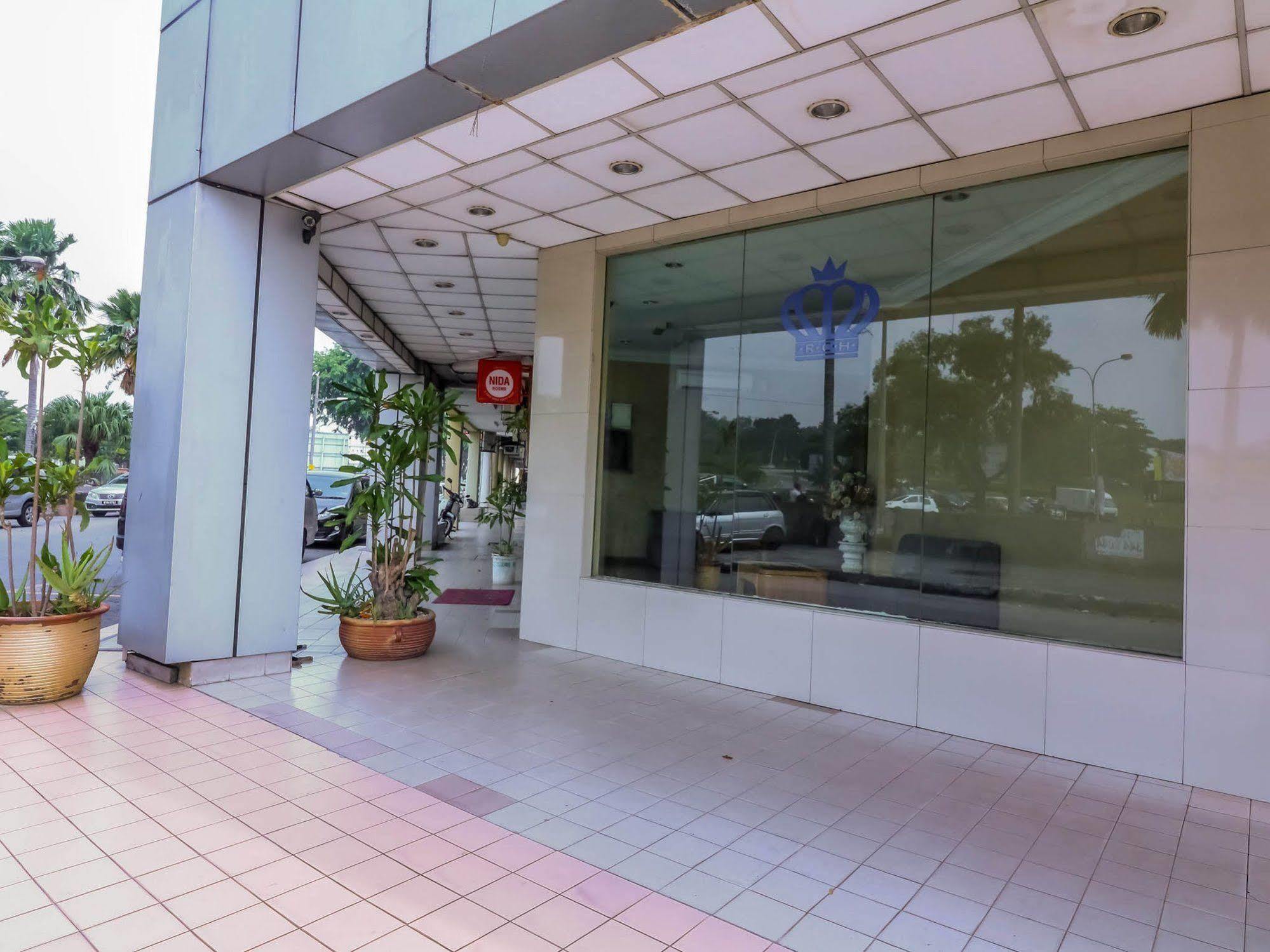 Oyo 447 Comfort Hotel Meru Klang Bagian luar foto