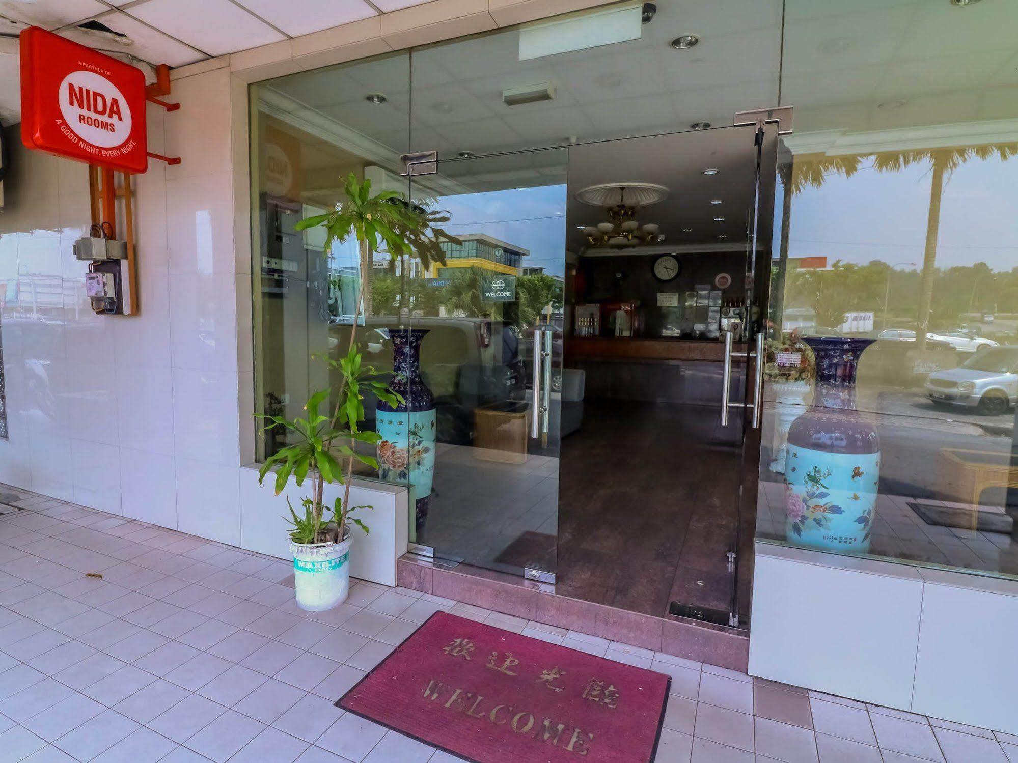 Oyo 447 Comfort Hotel Meru Klang Bagian luar foto