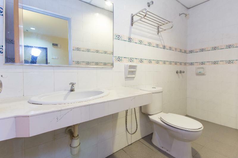 Oyo 447 Comfort Hotel Meru Klang Bagian luar foto